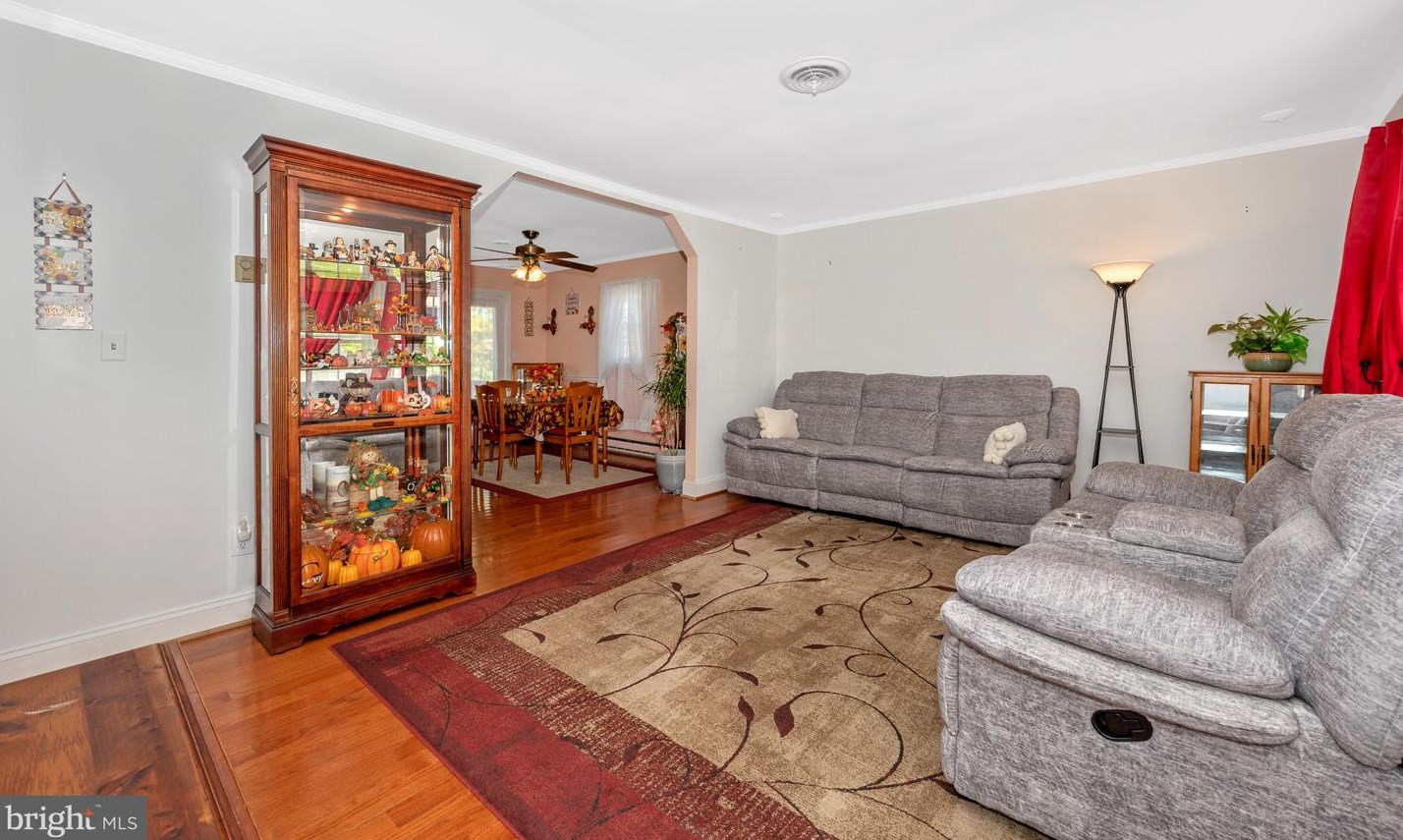 3005 Michael Rd, Mount Airy MD 21771-8922 exterior