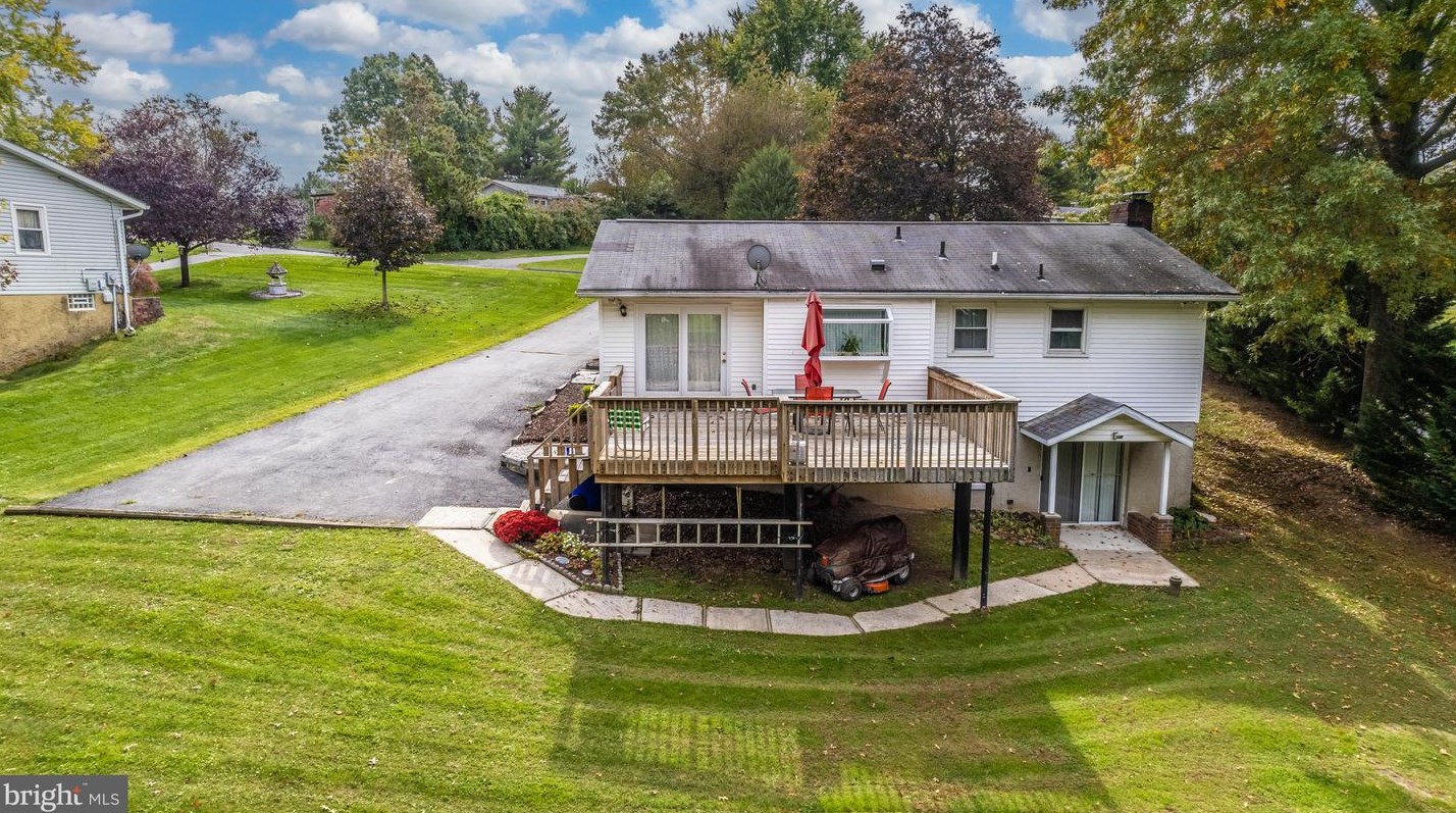 3005 Michael Rd, Mount Airy MD 21771-8922 exterior