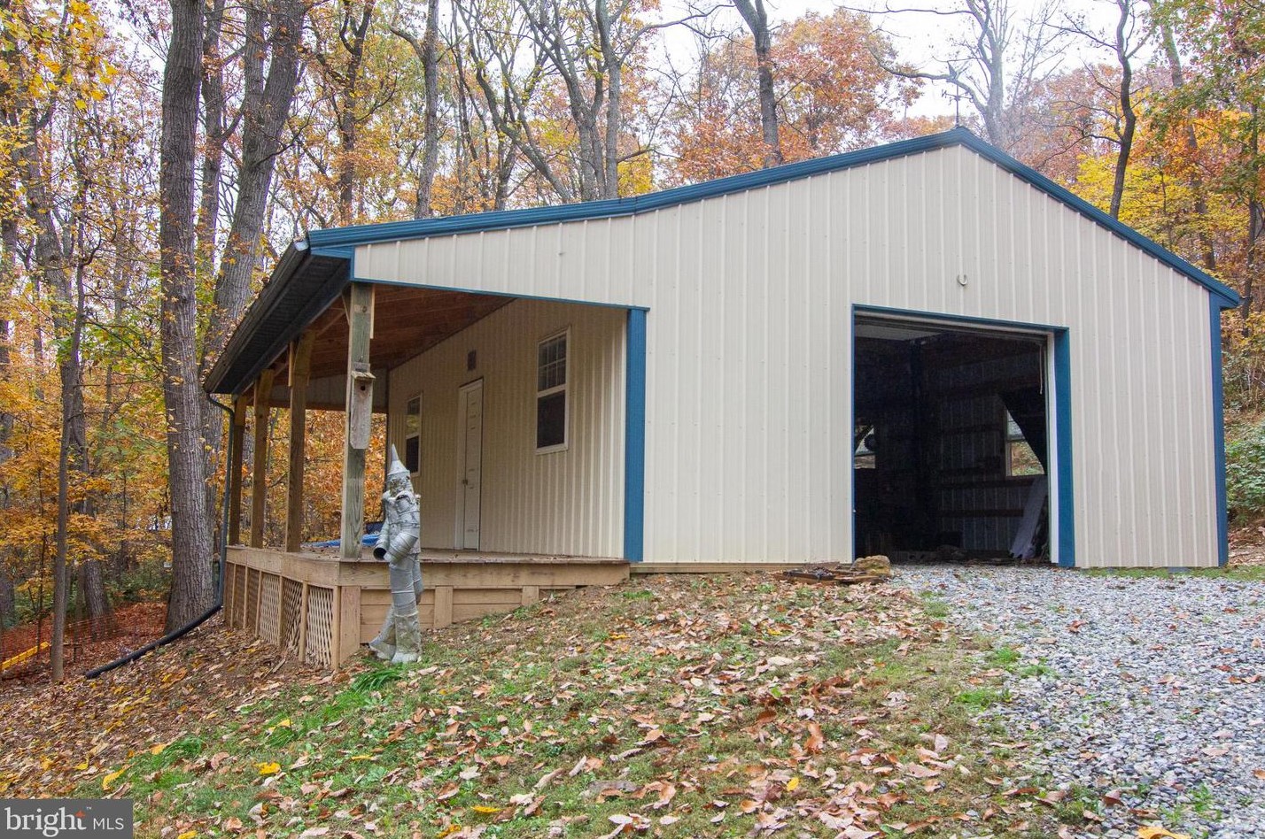 2401 Albert Rill Rd, Hampstead MD  21074-1014 exterior