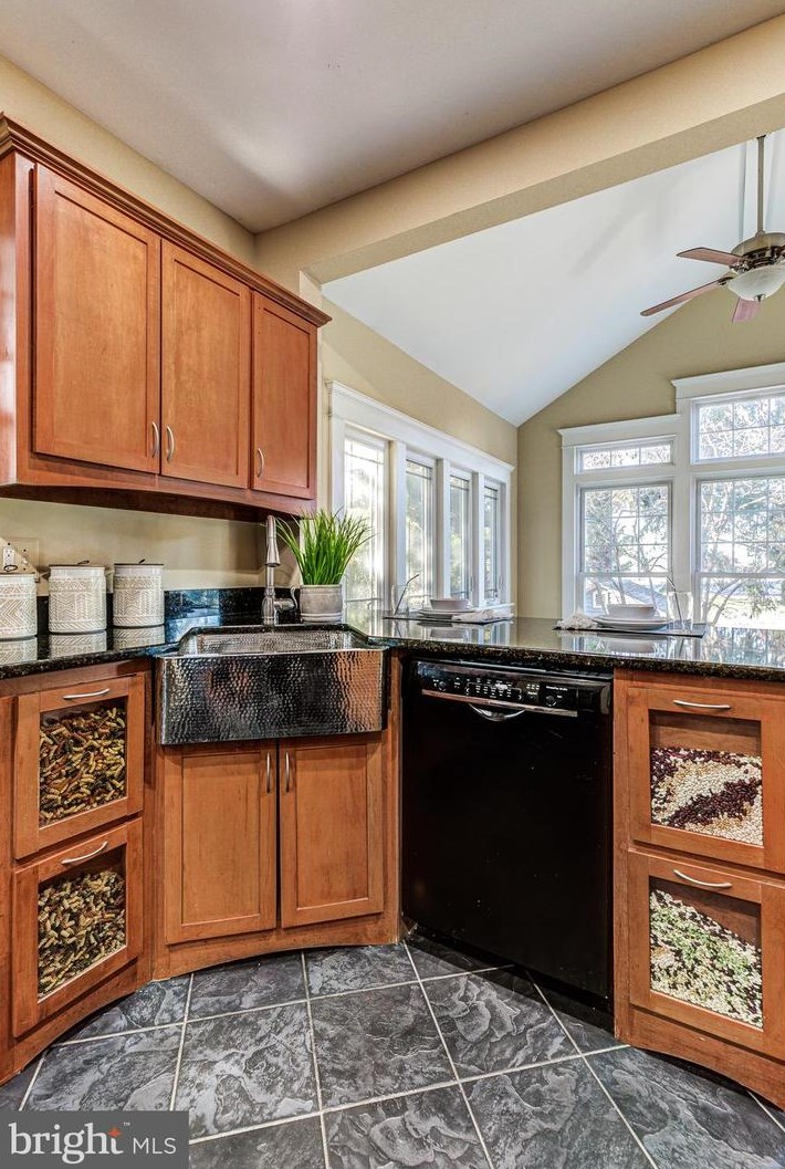 124 Main St, New Windsor MD  21776-9756 exterior