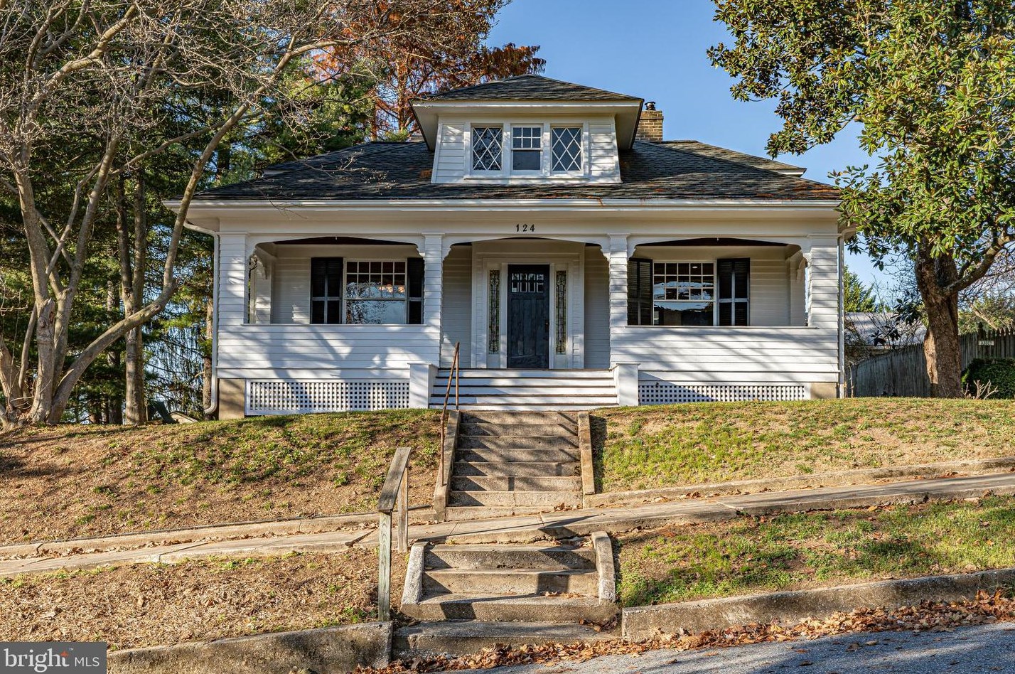 124 Main St, New Windsor MD  21776-9756 exterior