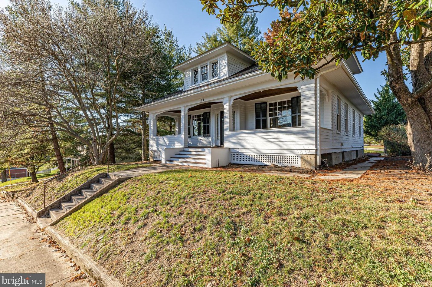 124 Main St, New Windsor MD  21776-9756 exterior