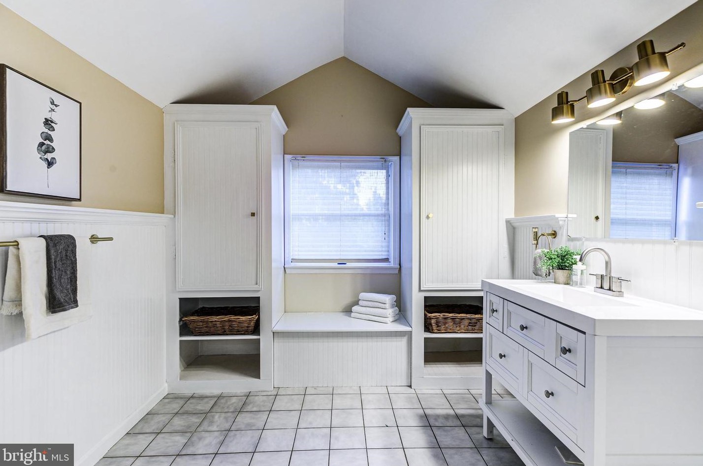 124 Main St, New Windsor MD  21776-9756 exterior