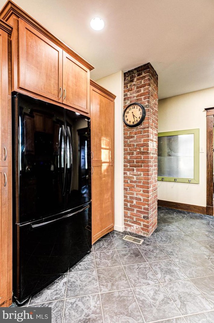 124 Main St, New Windsor MD  21776-9756 exterior