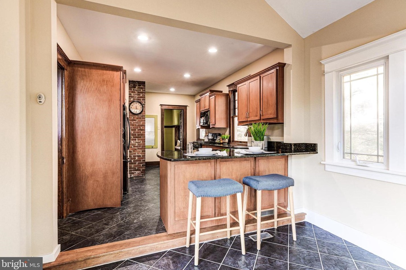 124 Main St, New Windsor MD  21776-9756 exterior