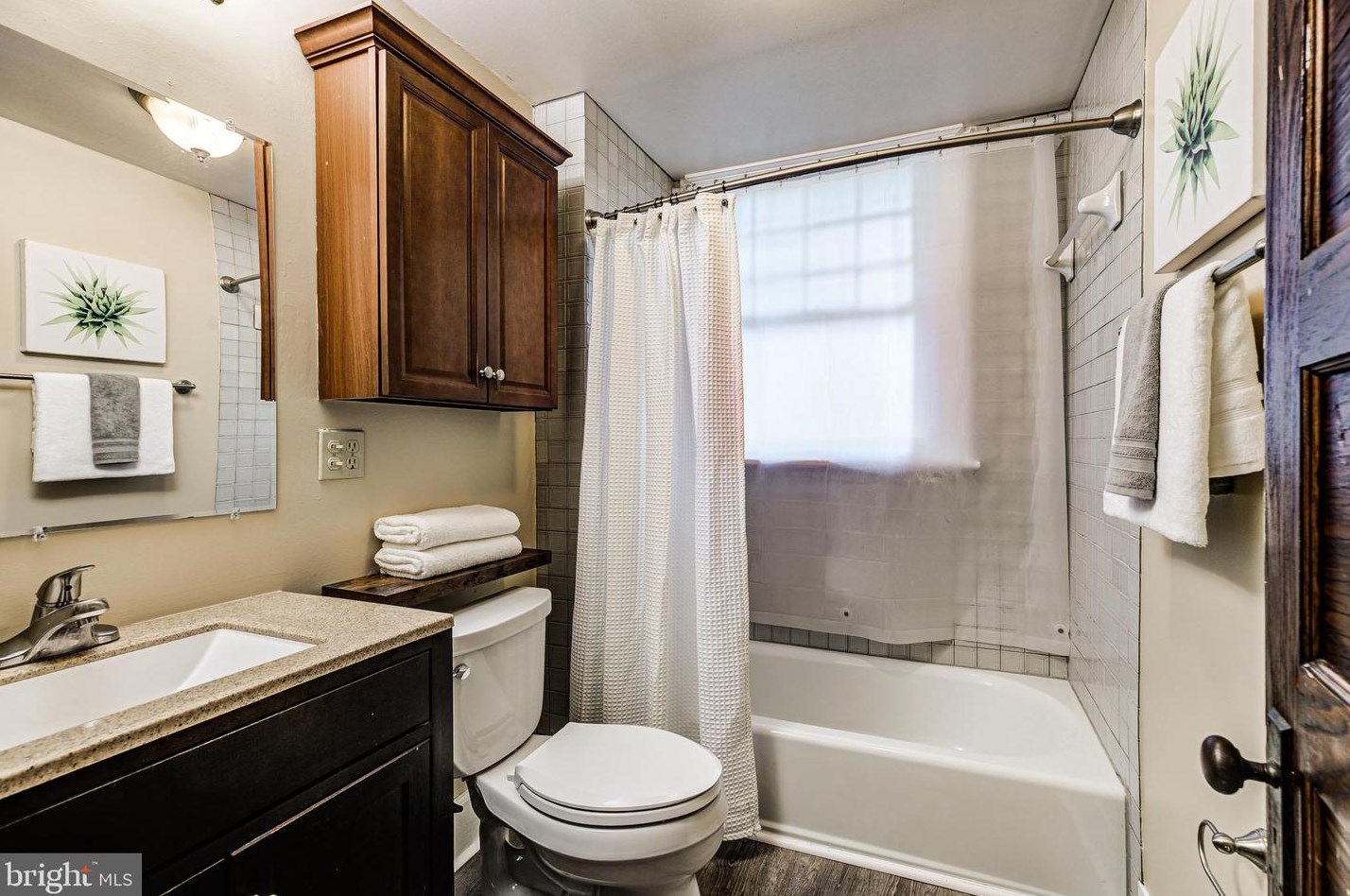 124 Main St, New Windsor MD  21776-9756 exterior