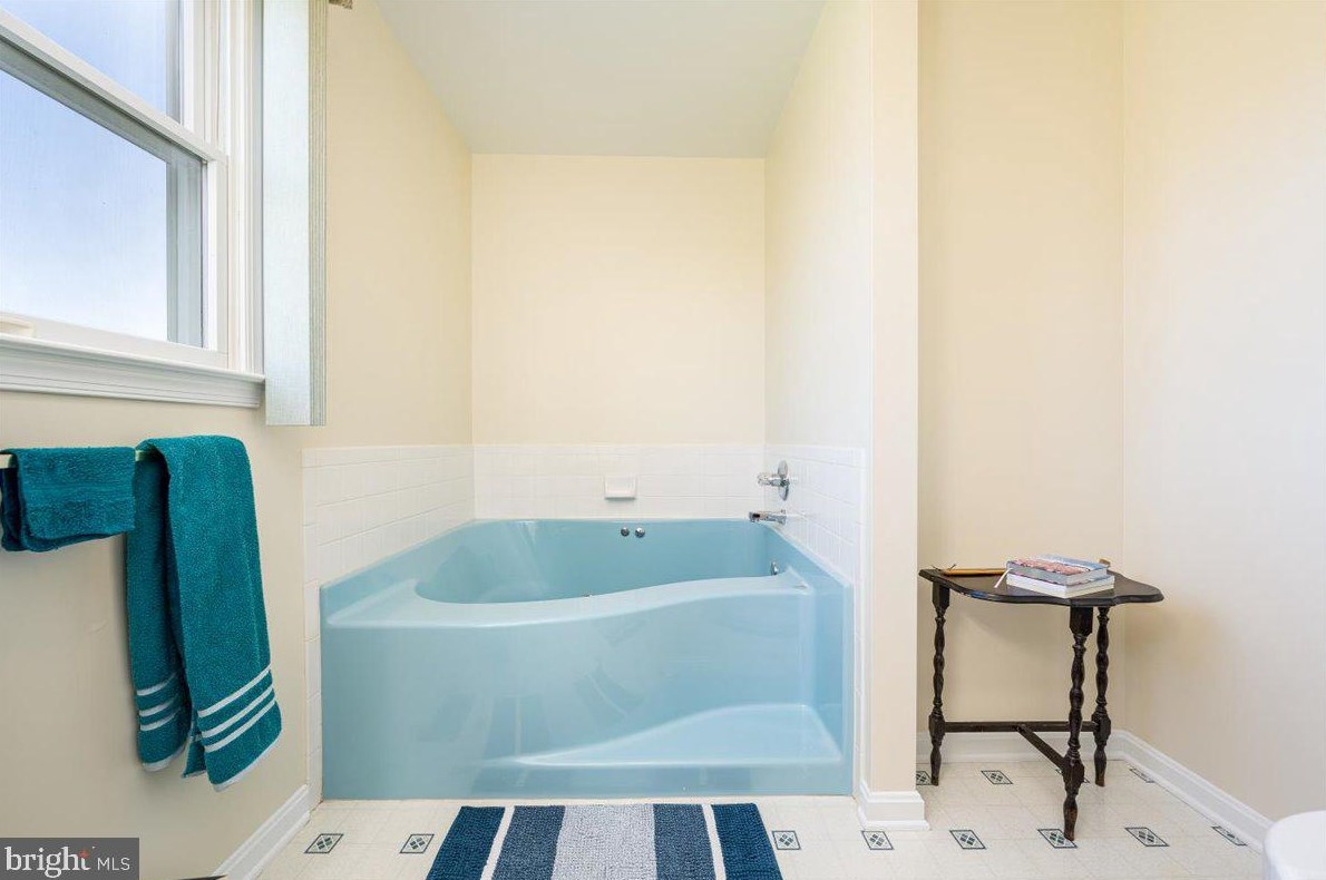 1115 Slingluff Rd, New Windsor MD  21776-9322 exterior