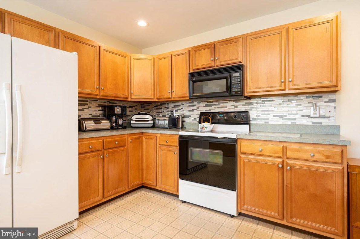 1115 Slingluff Rd, New Windsor MD  21776-9322 exterior