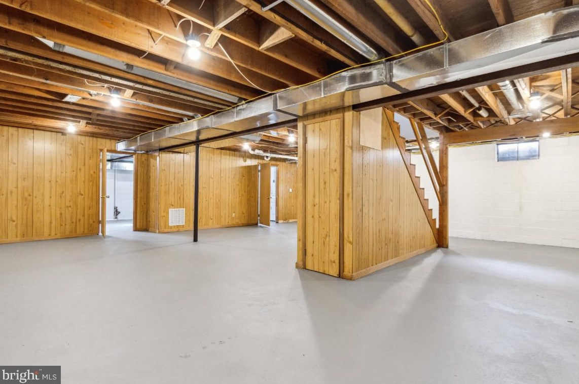 2124 Woodview Rd, Patapsco MD  21048-1118 exterior