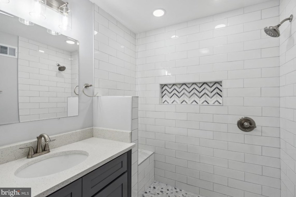 2124 Woodview Rd, Patapsco MD  21048-1118 exterior