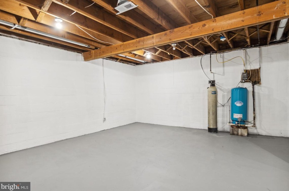 2124 Woodview Rd, Patapsco MD  21048-1118 exterior