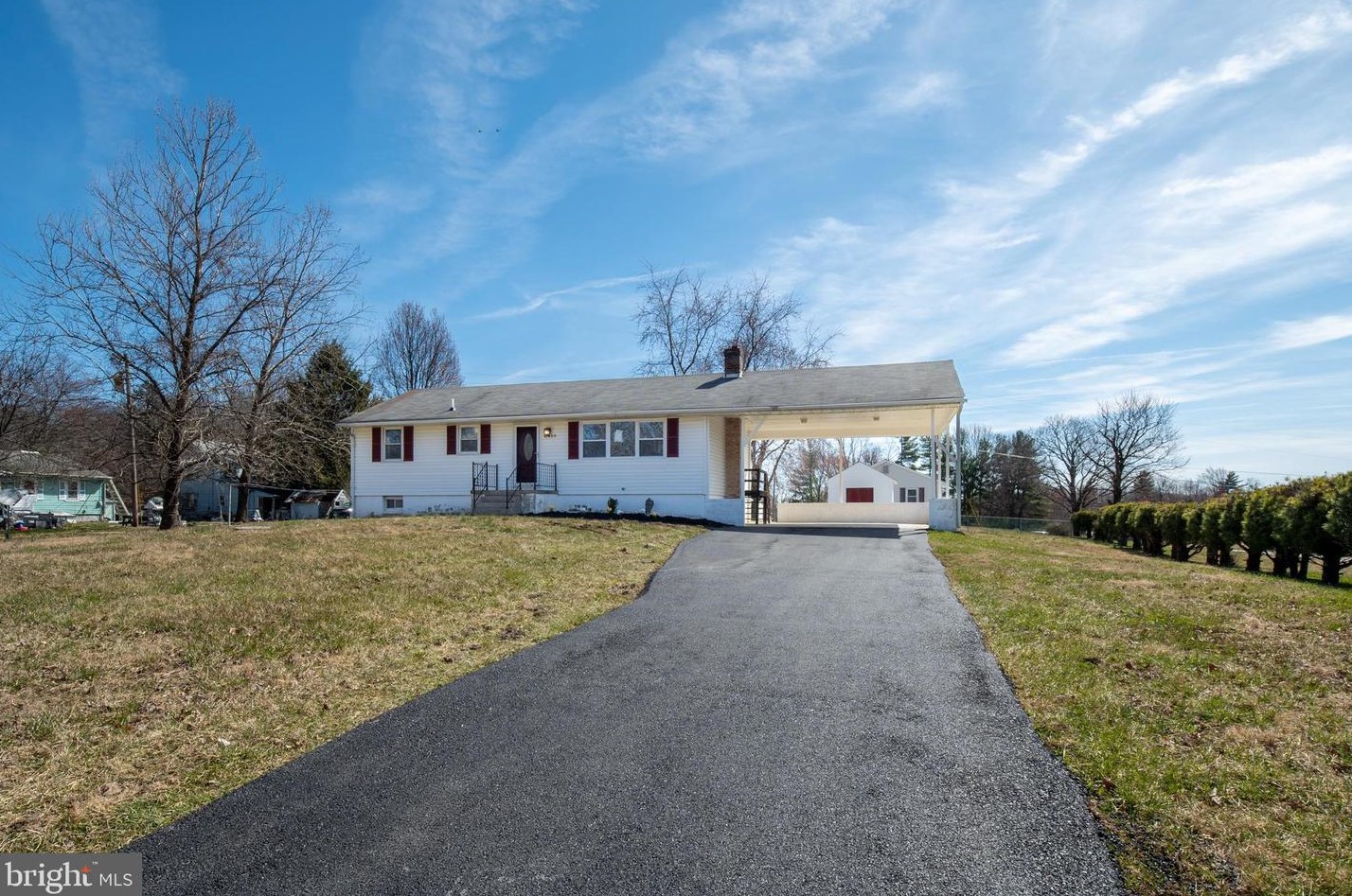 6410 Davis Rd, Mount Airy MD  21771-7208 exterior