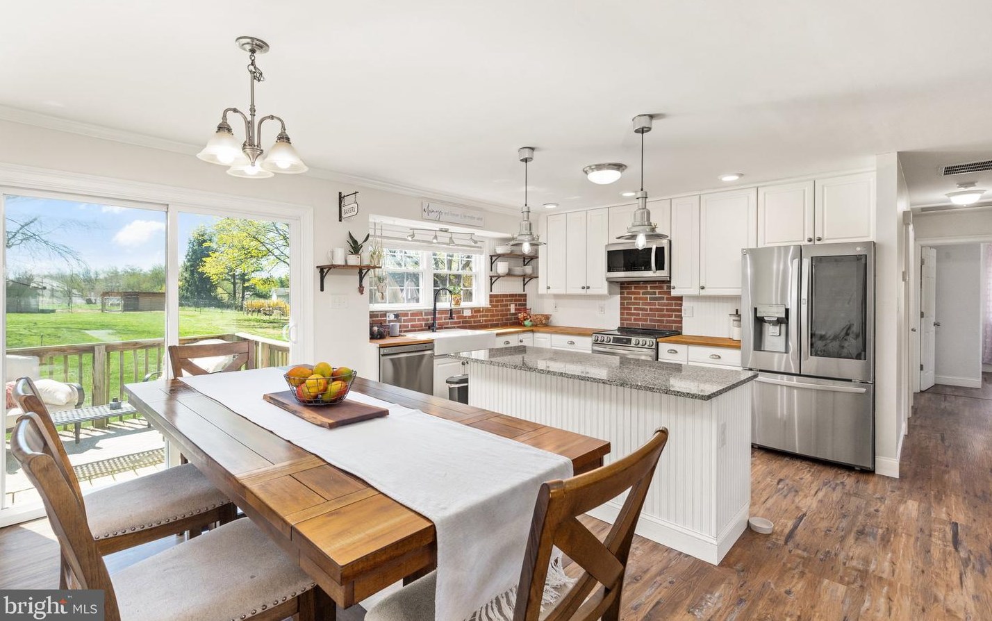 2446 Braddock Rd, Mount Airy MD  21771-8802 exterior