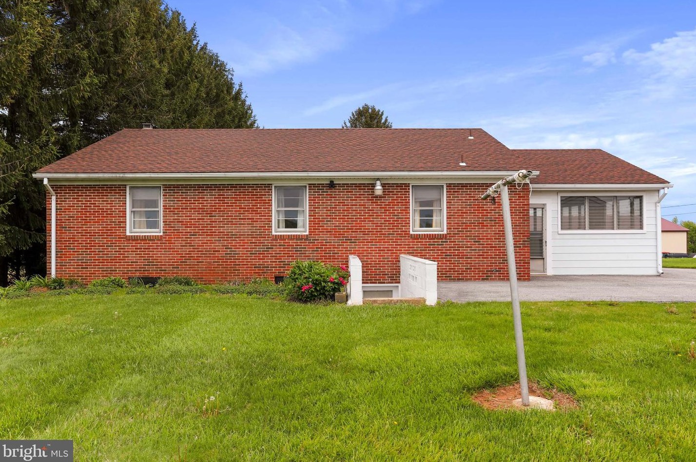 2632 Braddock Rd, Mount Airy MD  21771-8914 exterior