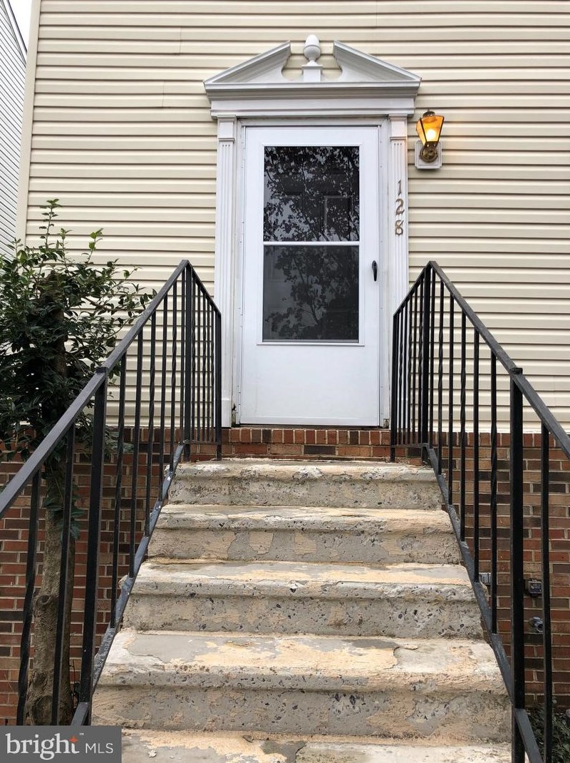 128 Towne Ct, Mount Airy, MD 21771-5528