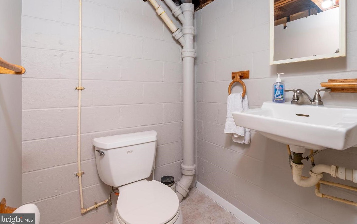 2101 Spencer Ln, Patapsco MD 21048-1726 exterior