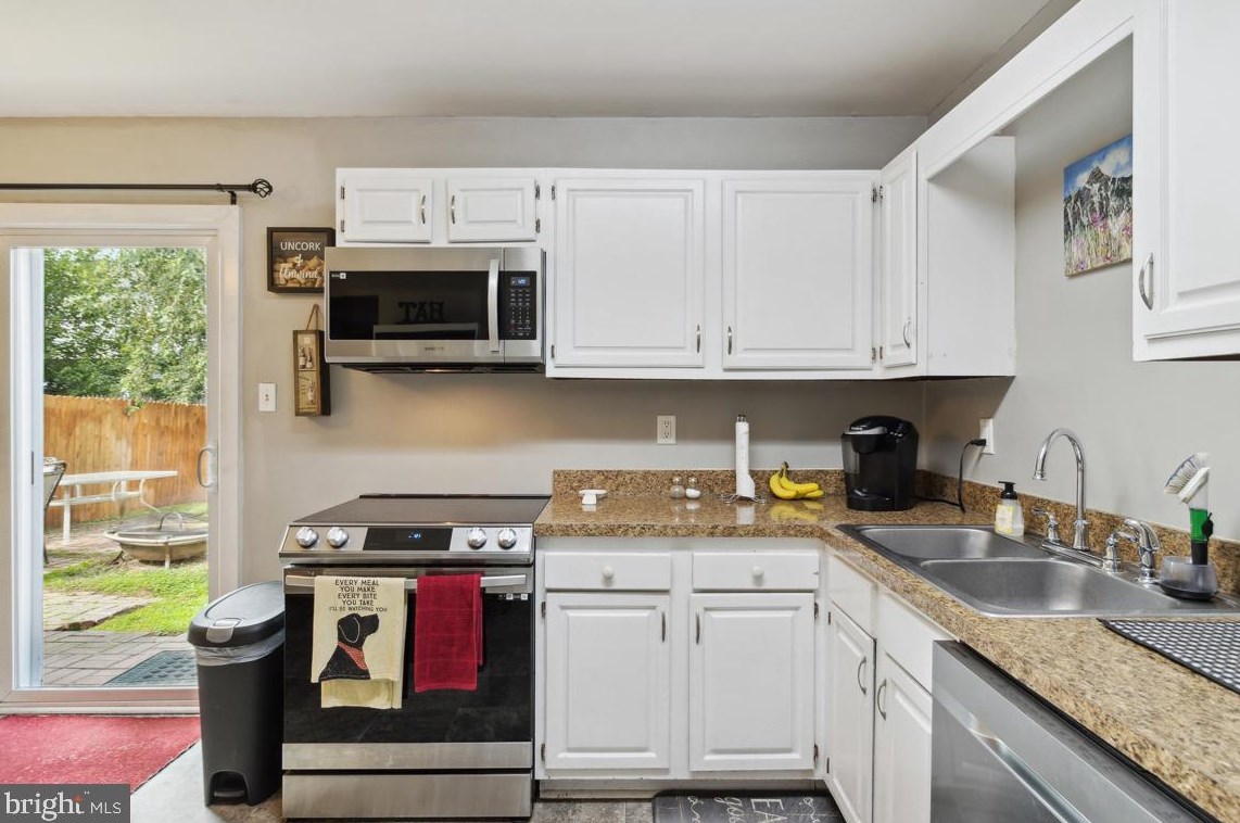 114 Carnival Dr, Taneytown MD  21787-2411 exterior