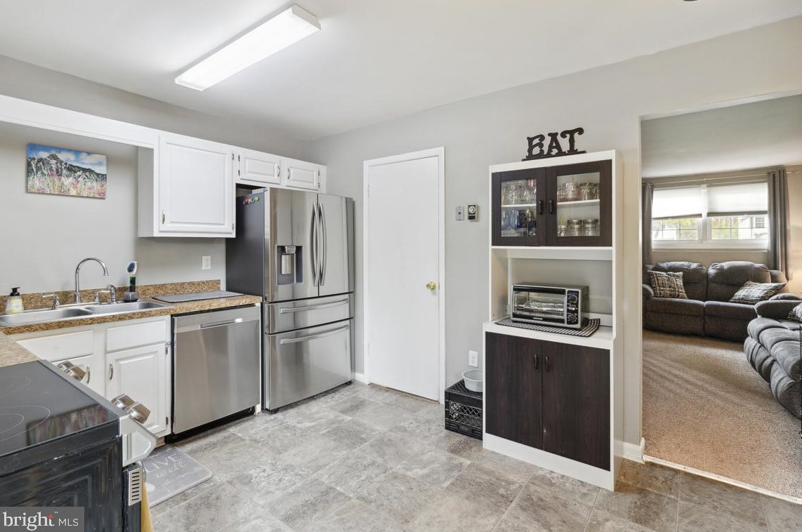 114 Carnival Dr, Taneytown MD  21787-2411 exterior