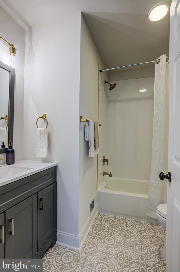 710 Longbow Rd, Mount Airy MD  21771-5870 exterior