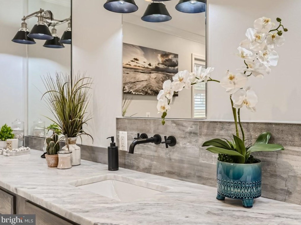 912 Lorraine Dr, Patapsco MD exterior