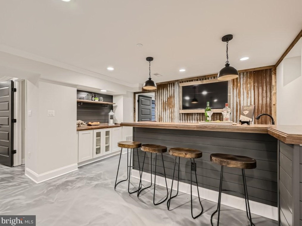 912 Lorraine Dr, Patapsco MD exterior