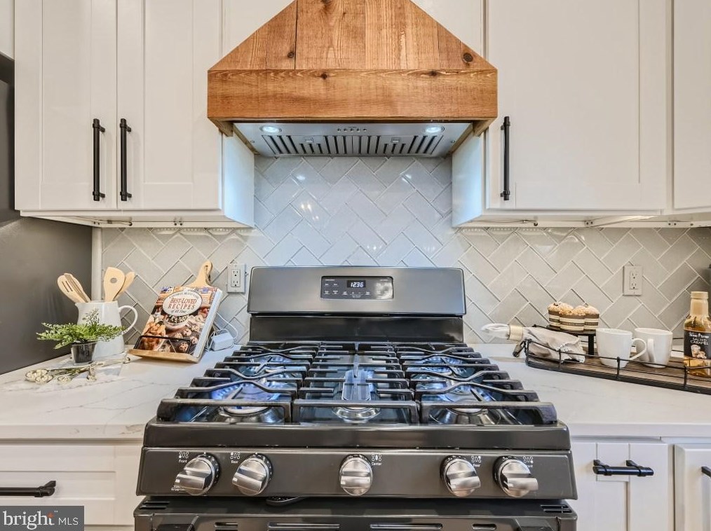 912 Lorraine Dr, Patapsco MD exterior