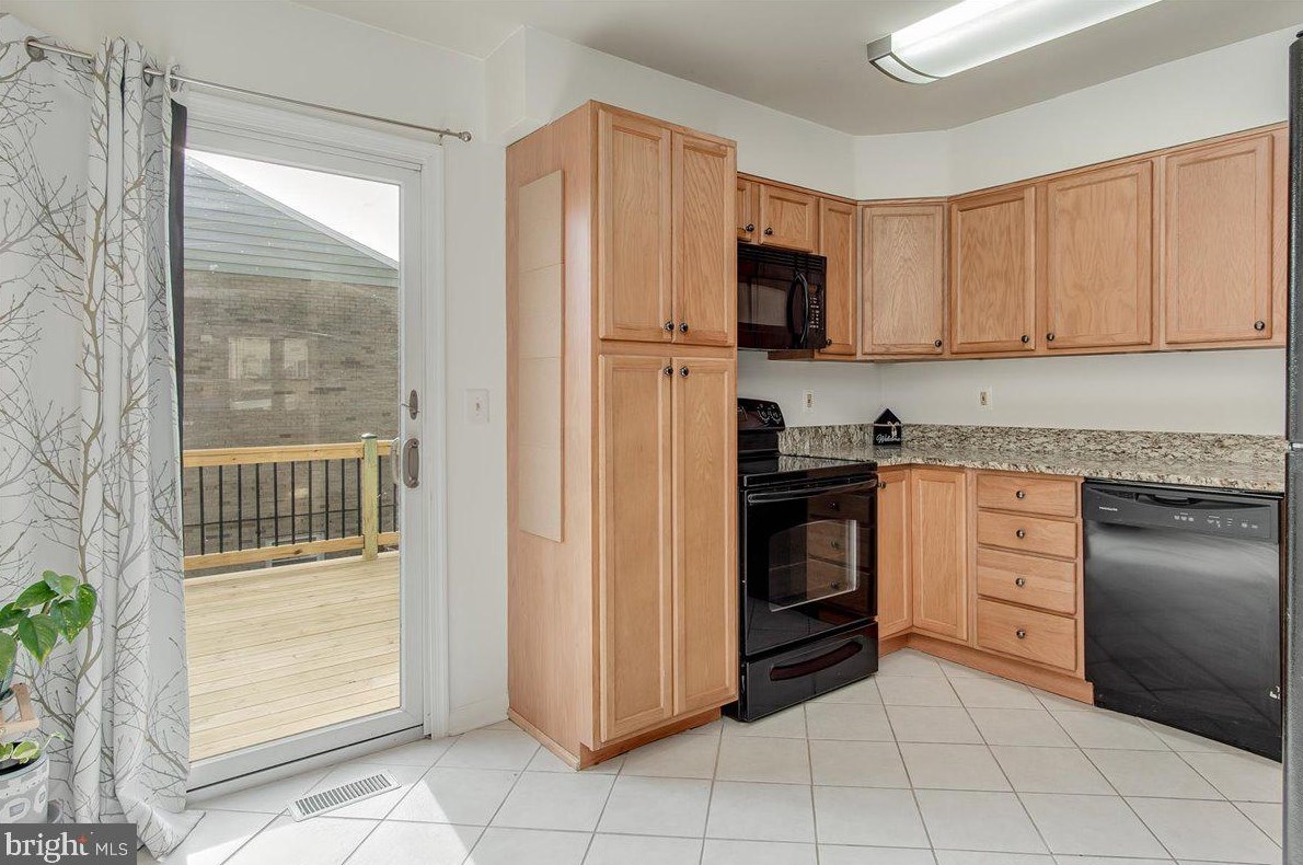 128 Meadowlark Ave, Mount Airy MD  21771-5536 exterior