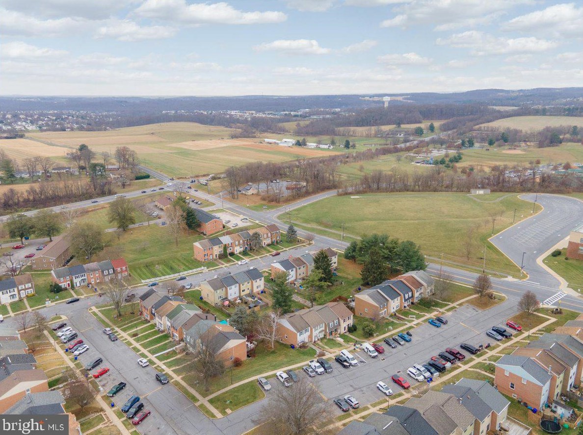 717 Robinwood Dr, Mount Airy MD 21771-5537 exterior