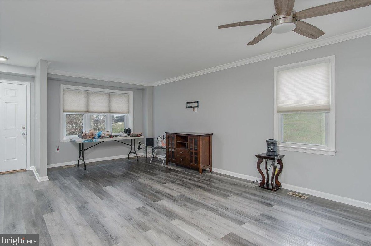 717 Robinwood Dr, Mount Airy MD  21771-5507 exterior