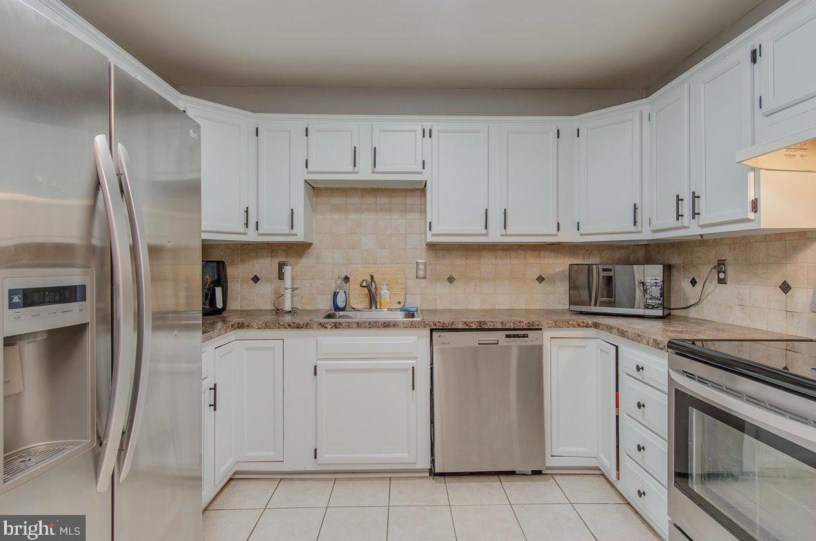 717 Robinwood Dr, Mount Airy MD 21771-5537 exterior