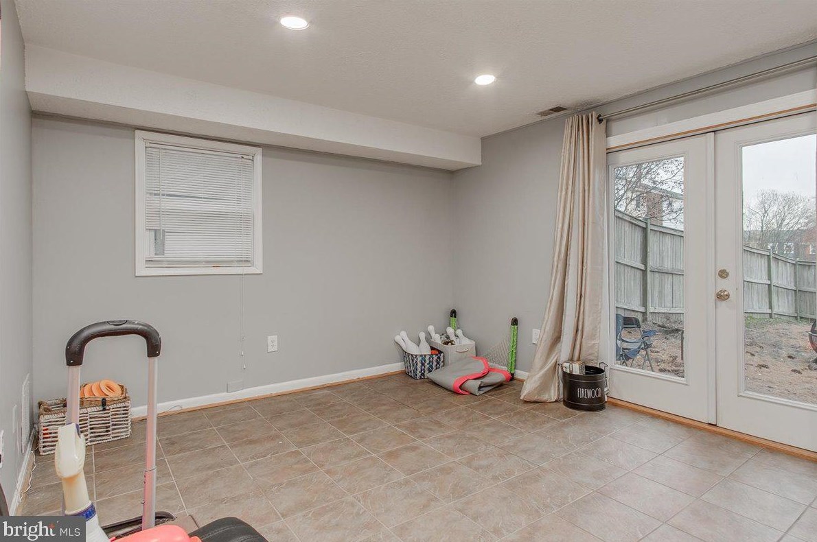 717 Robinwood Dr, Mount Airy MD 21771-5537 exterior