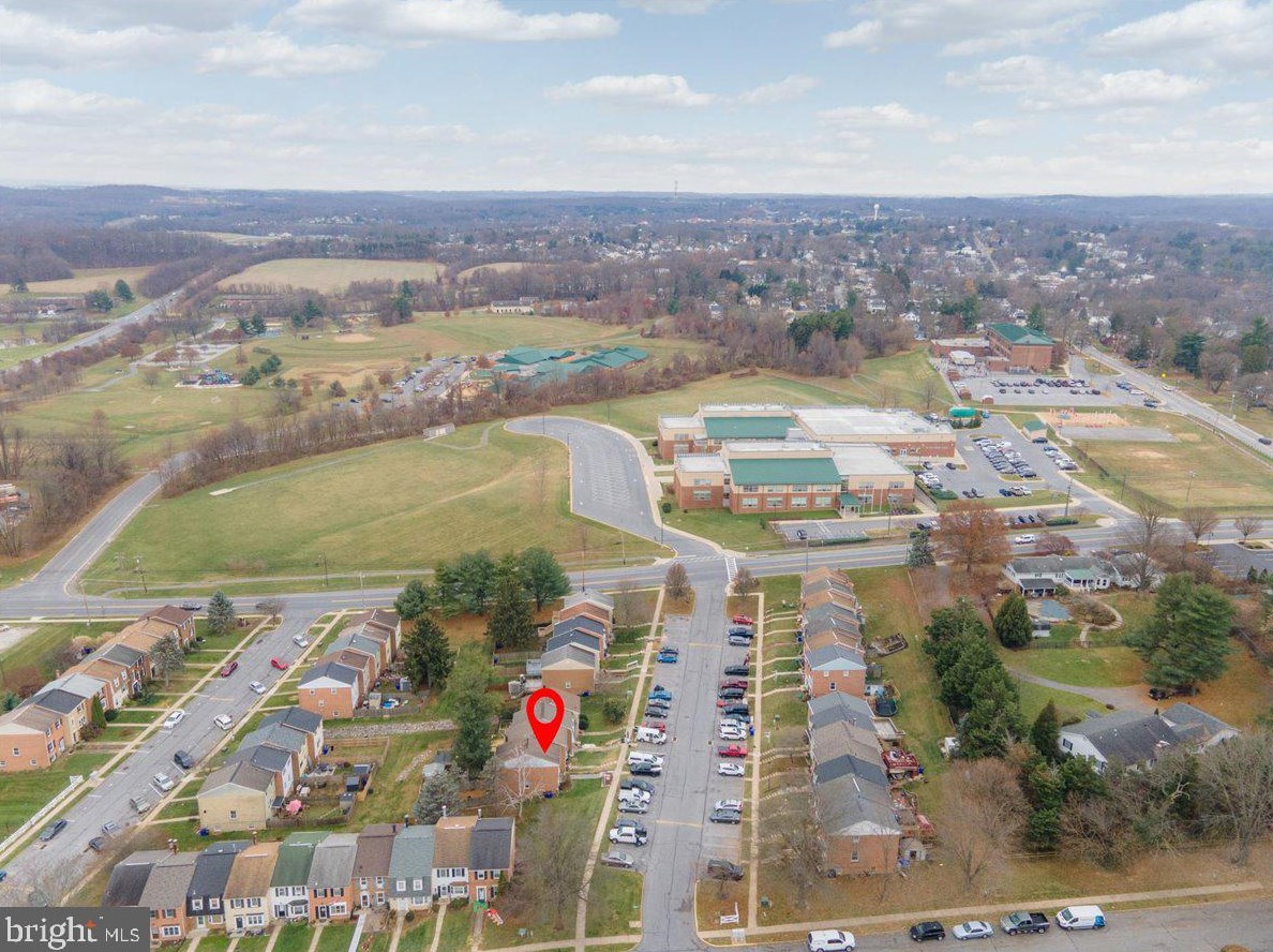 717 Robinwood Dr, Mount Airy MD 21771-5537 exterior