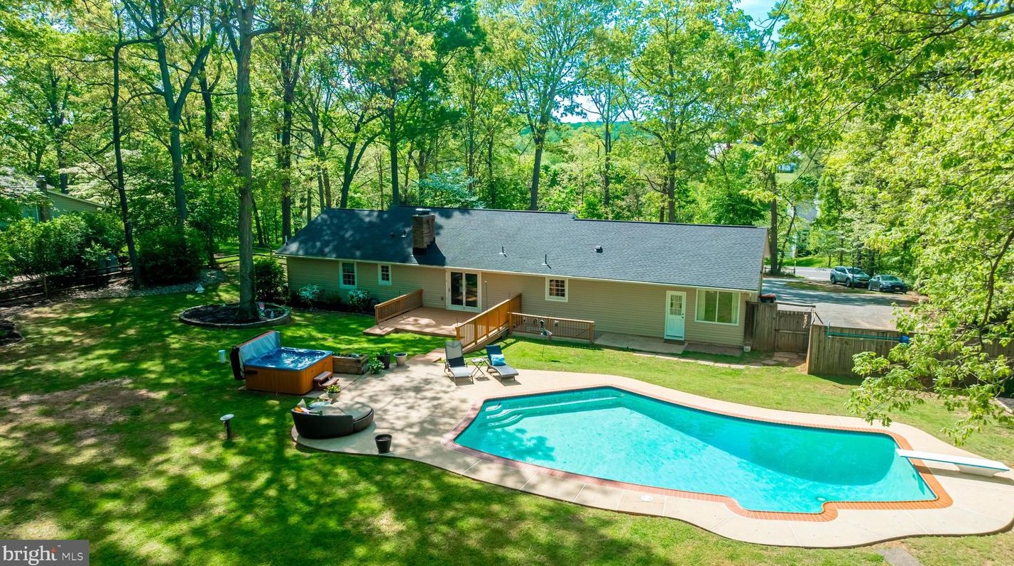 5107 Fleming Rd, Mount Airy MD 21771-8710 exterior