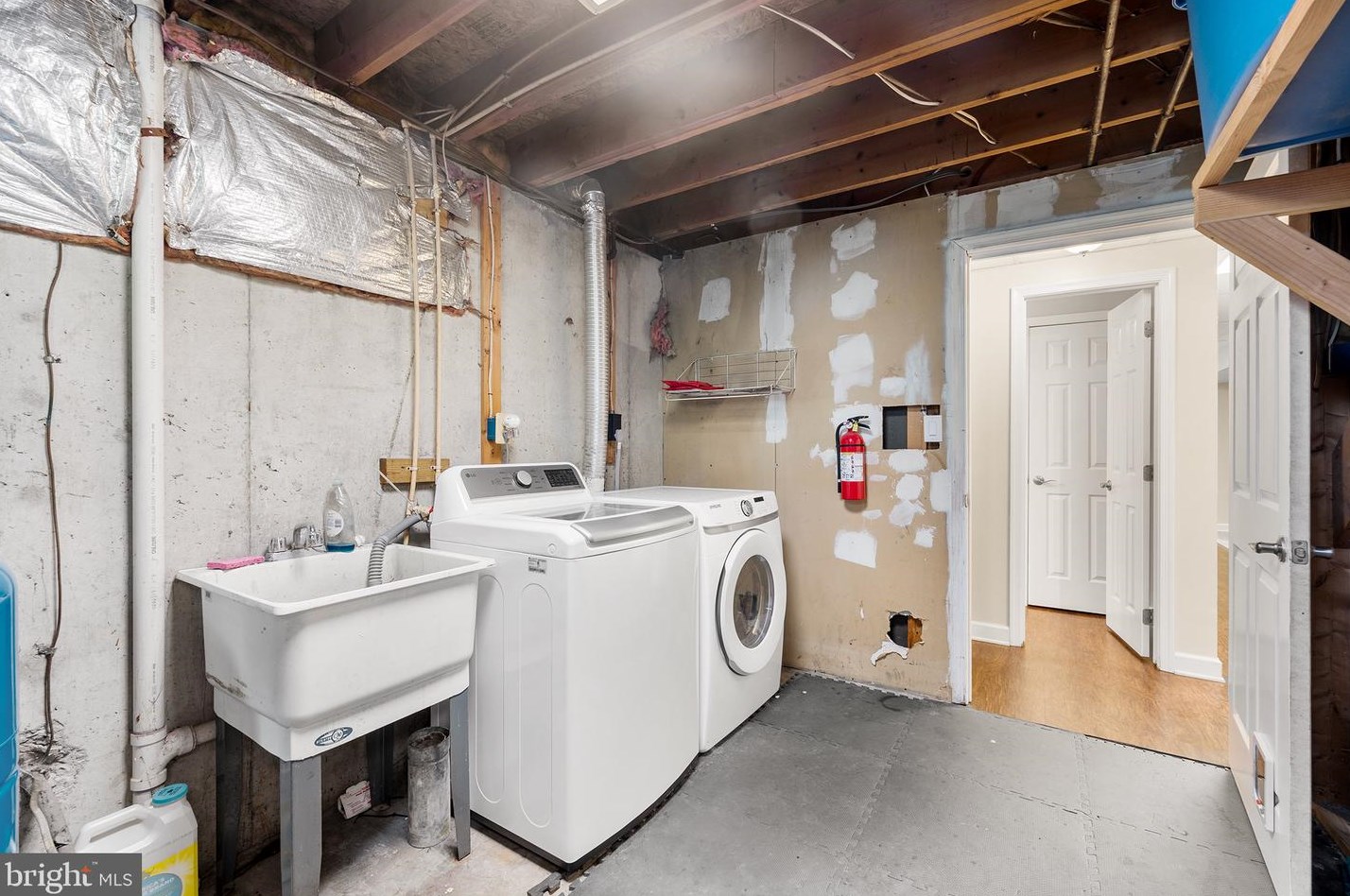 6413 Davis Rd, Mount Airy MD 21771-7207 exterior