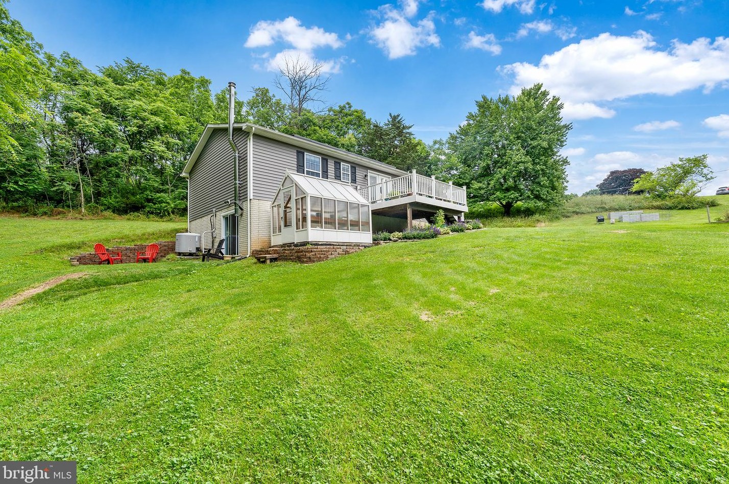 6413 Davis Rd, Mount Airy MD 21771-7207 exterior