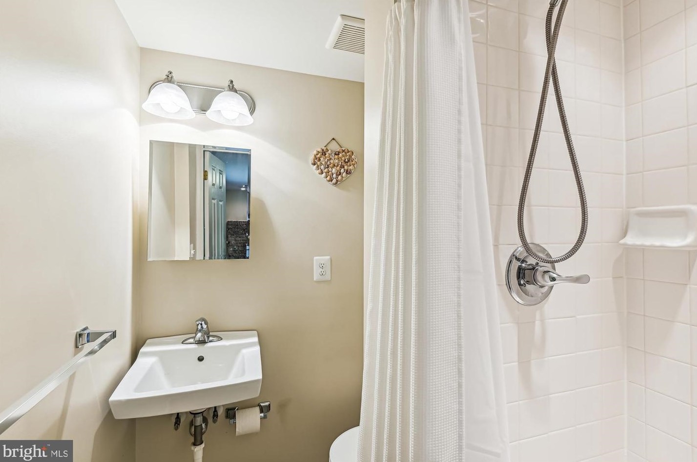 2102 Woodview Rd, Patapsco MD exterior