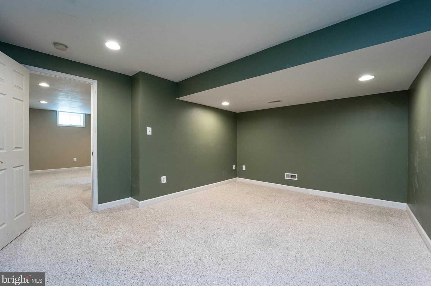 907 Longbow Rd, Mount Airy MD 21771-5817 exterior