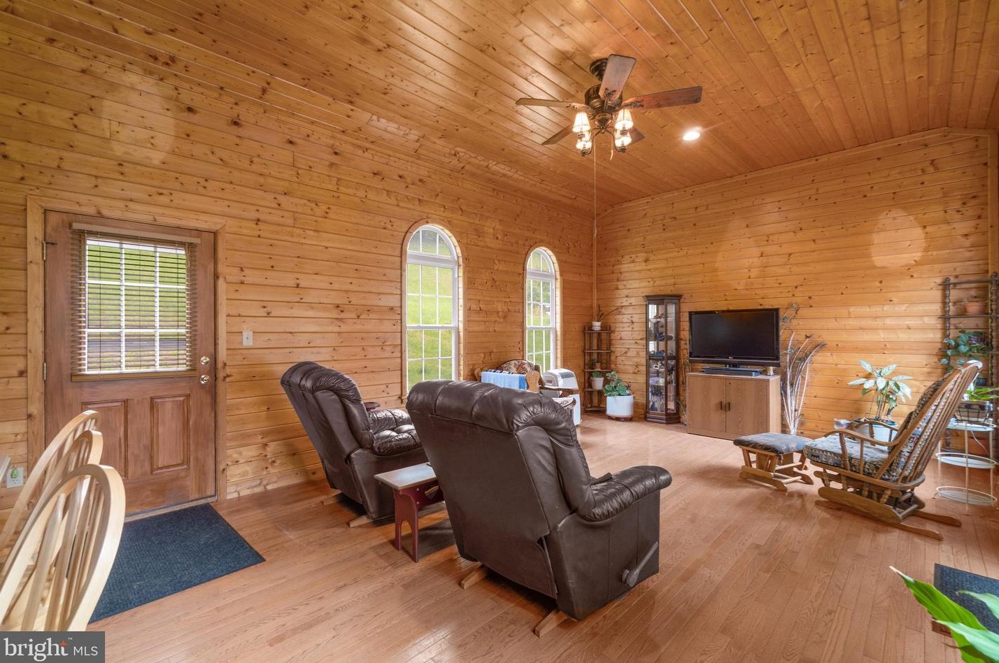 3210 Hoffman Mill Rd, Hampstead, MD 21074-1724