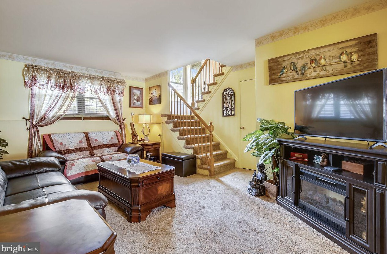 80 Carnival Dr, Taneytown, MD 21787-2411