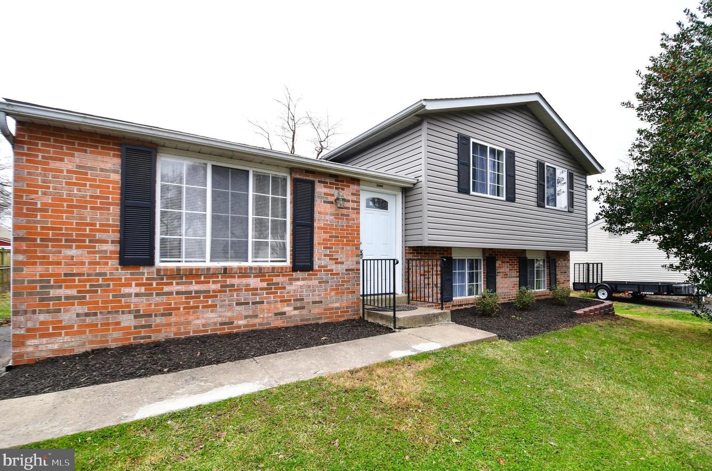 1781 Valleyside Dr, Frederick, MD 21702