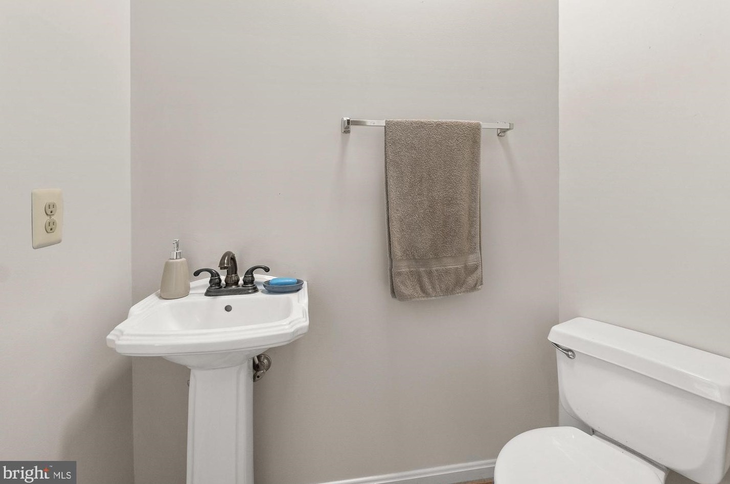 14901 Chelsea Cir, Mount Airy MD 21771-8423 exterior