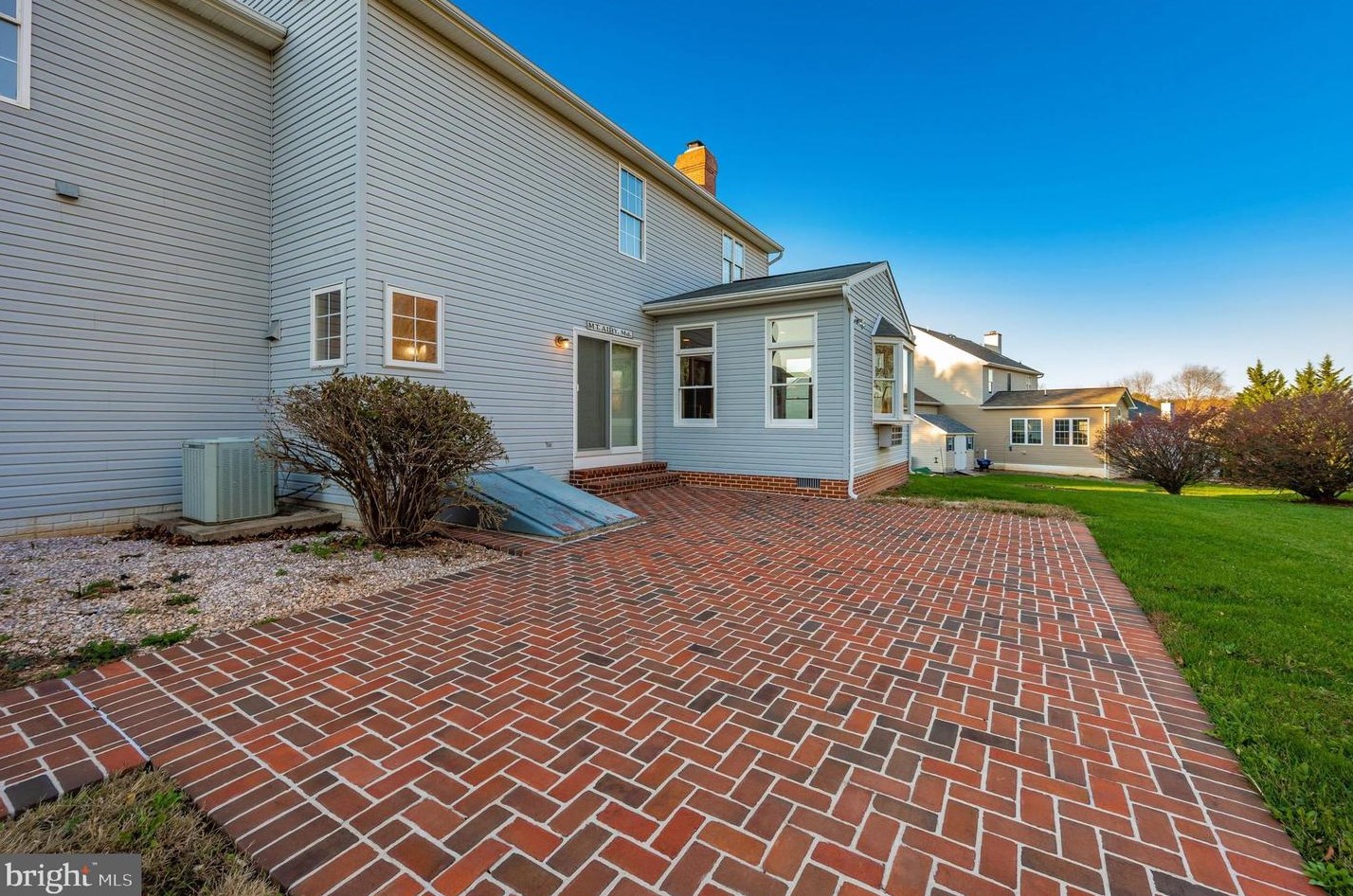 4011 Lomar Dr, Mount Airy MD 21771-4572 exterior