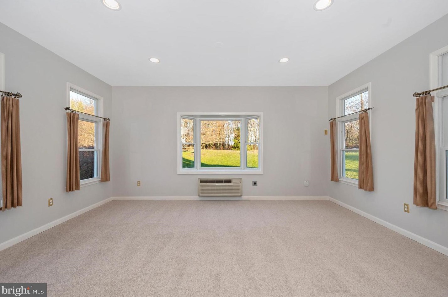 4011 Lomar Dr, Mount Airy MD 21771-4572 exterior