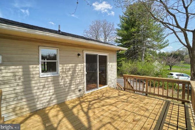 2422 Doubs Ct, Adamstown MD  21710-8924 exterior