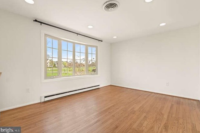 2422 Doubs Ct, Adamstown MD  21710-8924 exterior