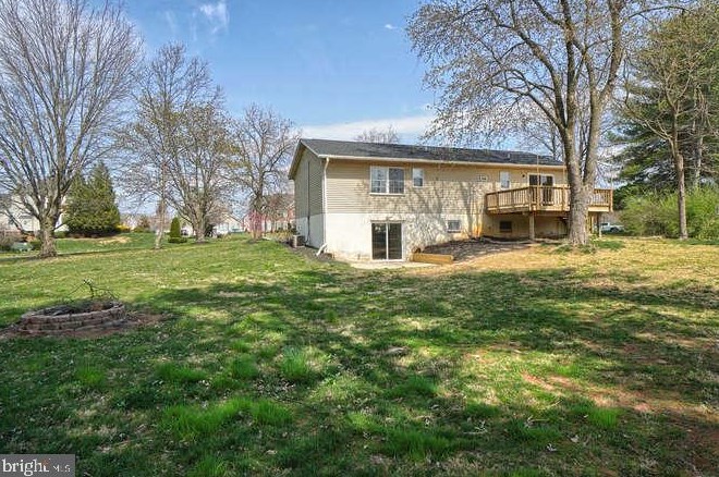 2422 Doubs Ct, Adamstown MD  21710-8924 exterior