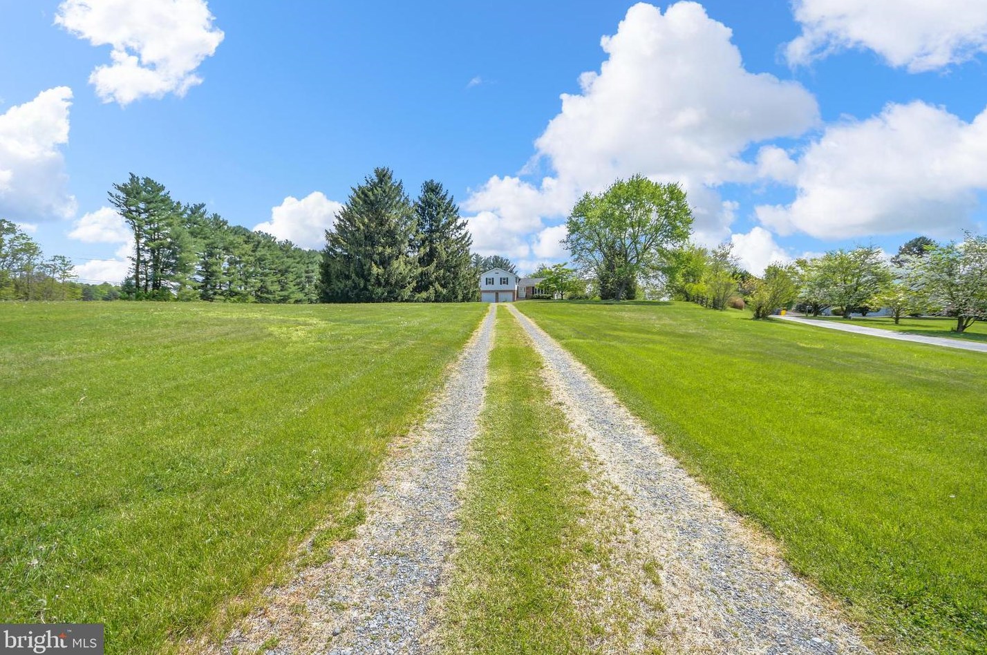 8853 Mapleville Rd, Mount Airy MD  21771-9701 exterior