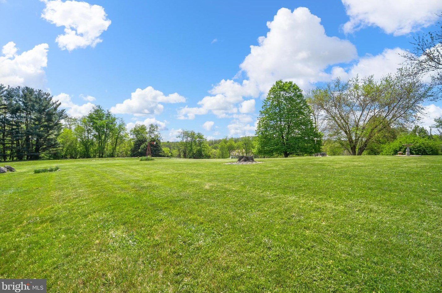 8853 Mapleville Rd, Mount Airy MD  21771-9701 exterior