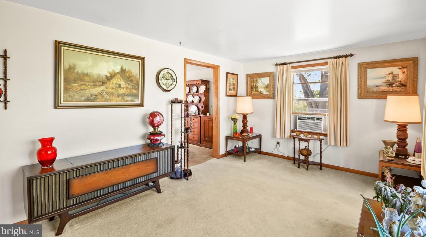 8853 Mapleville Rd, Mount Airy MD  21771-9701 exterior