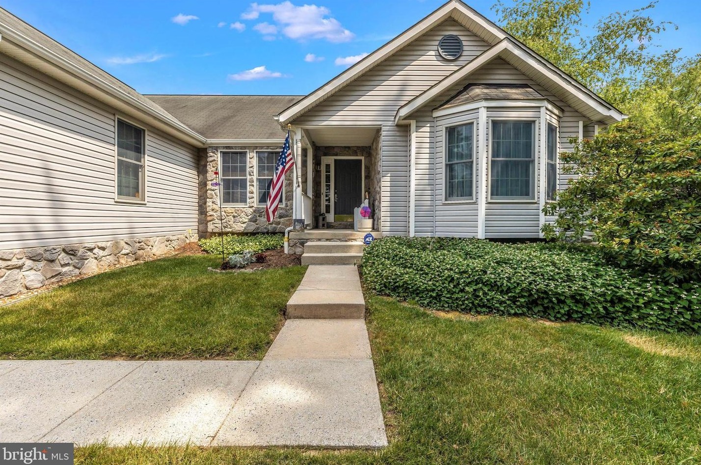 332 Copper Oaks Dr, Woodsboro, MD 21798-8342